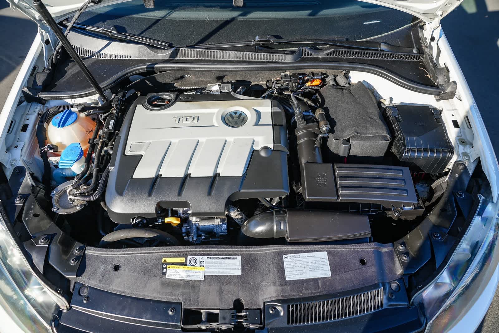 Thumbnail: 2014 Volkswagen Golf - 21