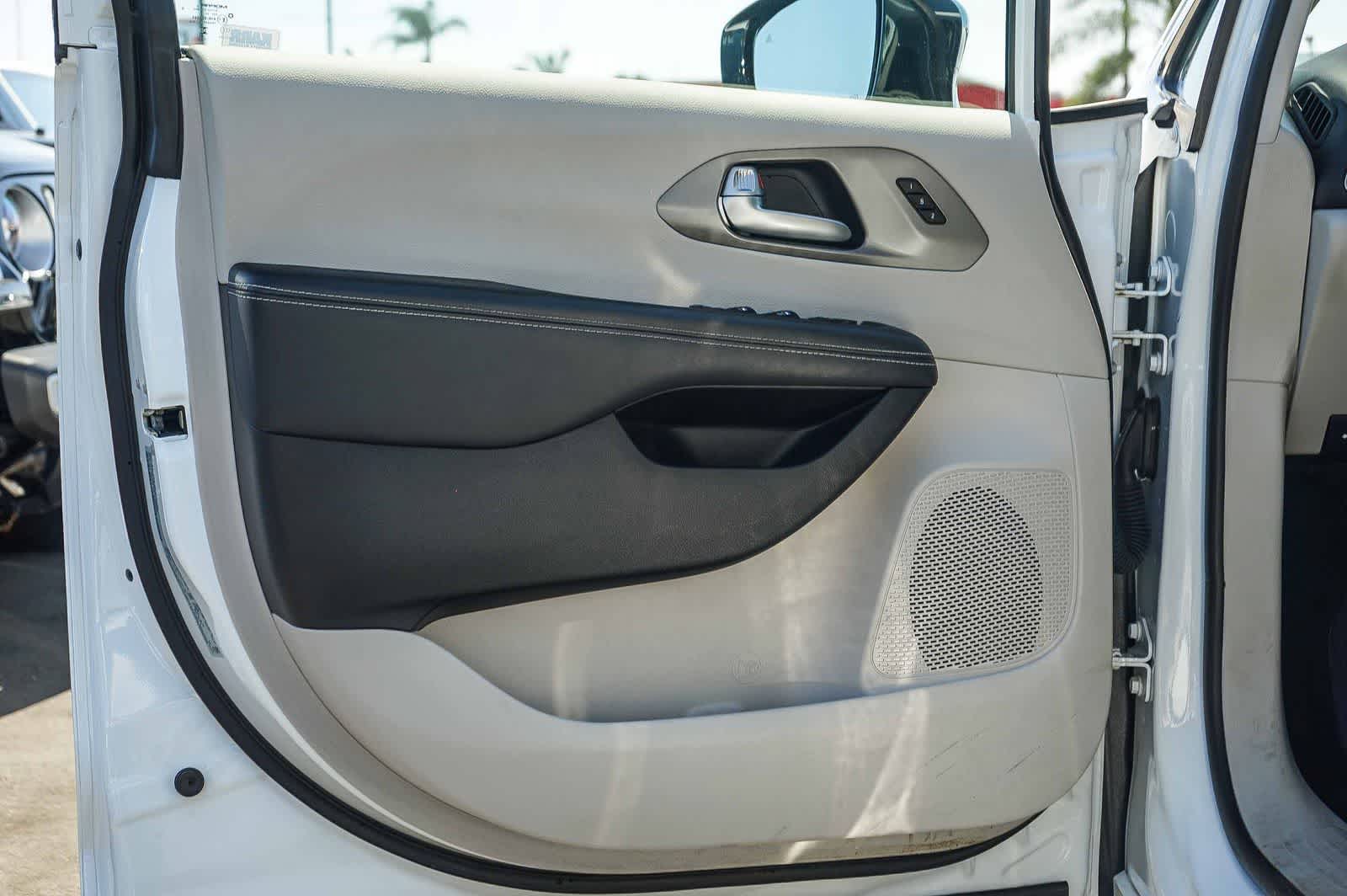 Thumbnail: 2024 Chrysler Pacifica - 19