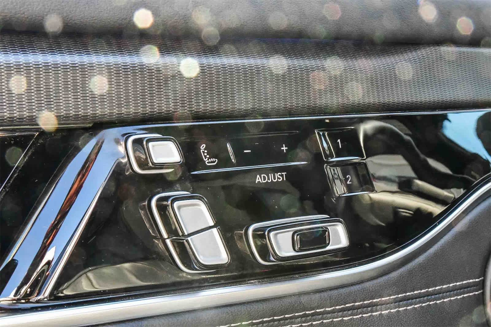 Thumbnail: 2024 Jeep Grand Wagoneer L - 21