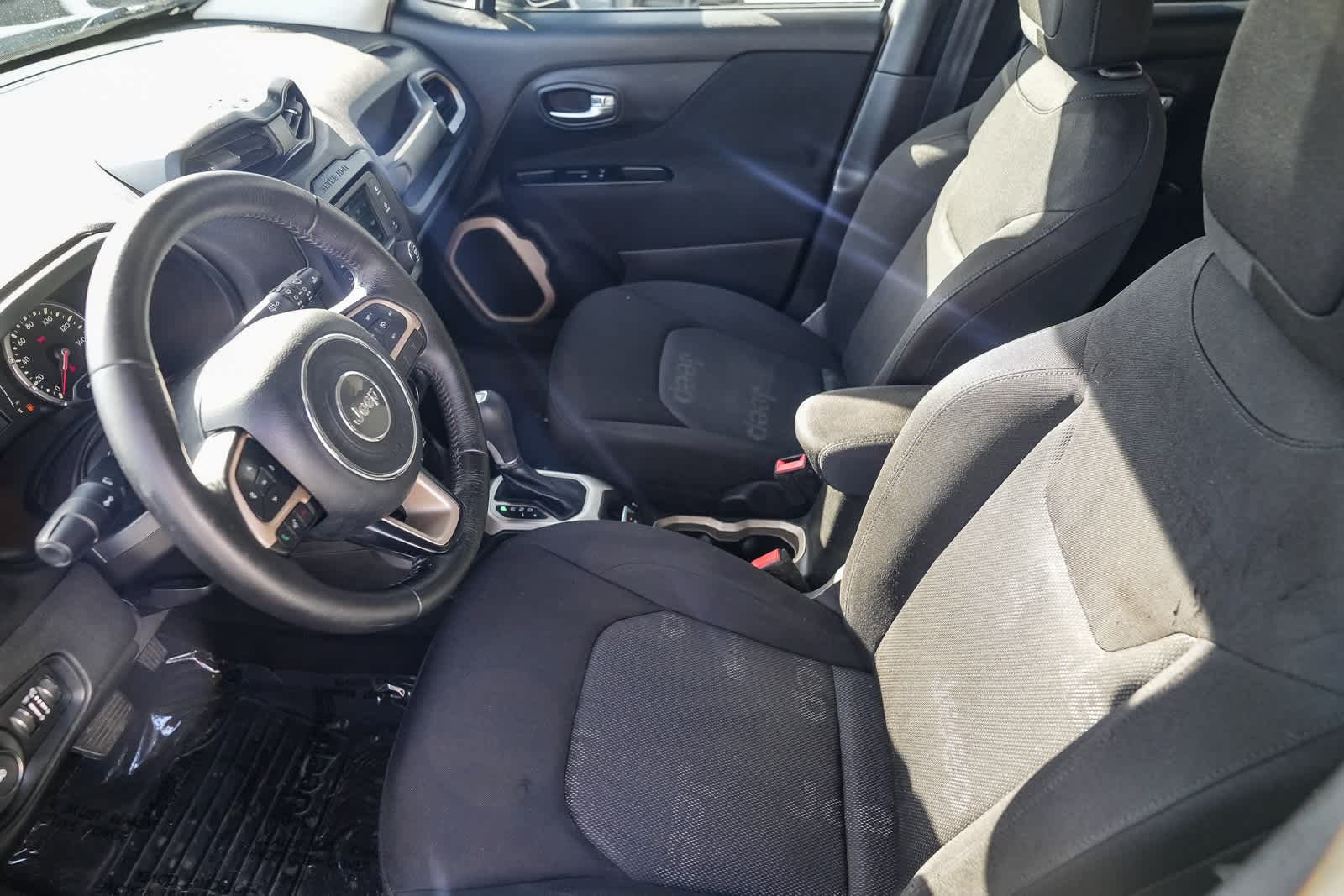 Thumbnail: 2015 Jeep Renegade - 17