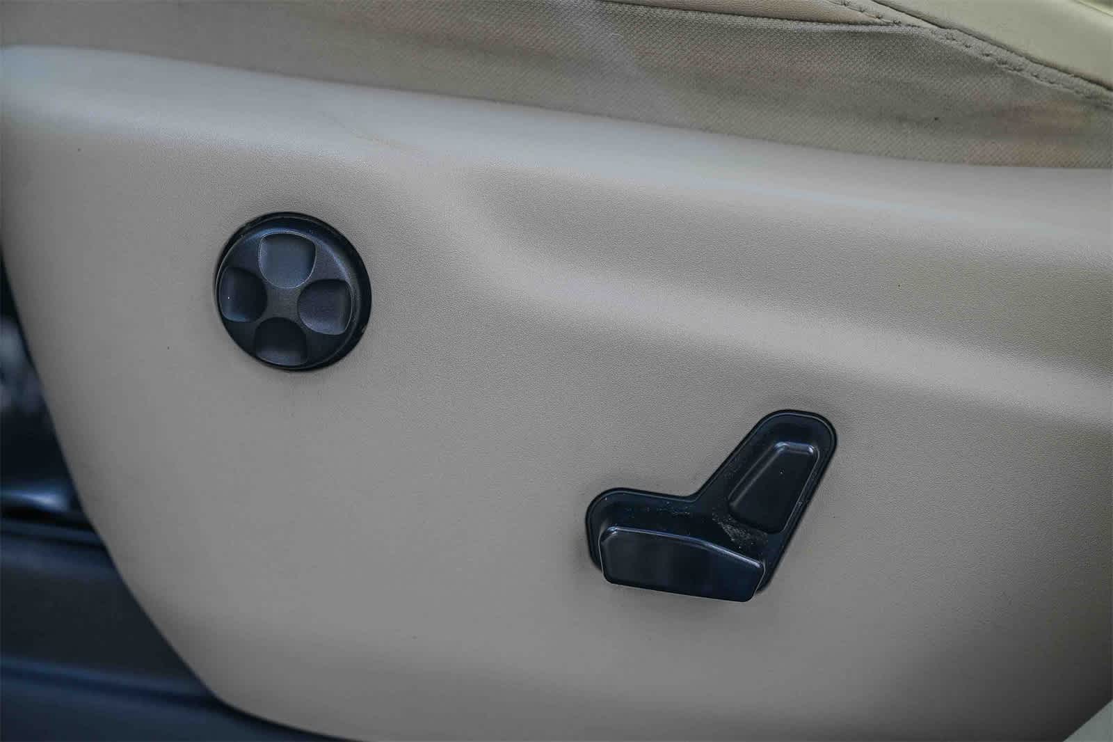 Thumbnail: 2015 Jeep Grand Cherokee - 20