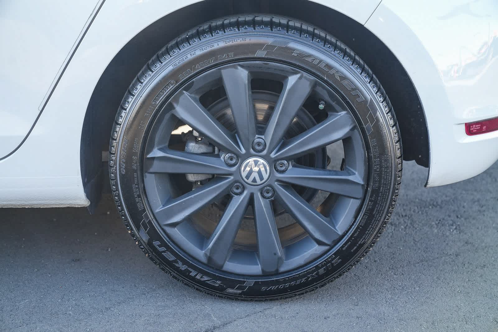 Thumbnail: 2014 Volkswagen Golf - 10