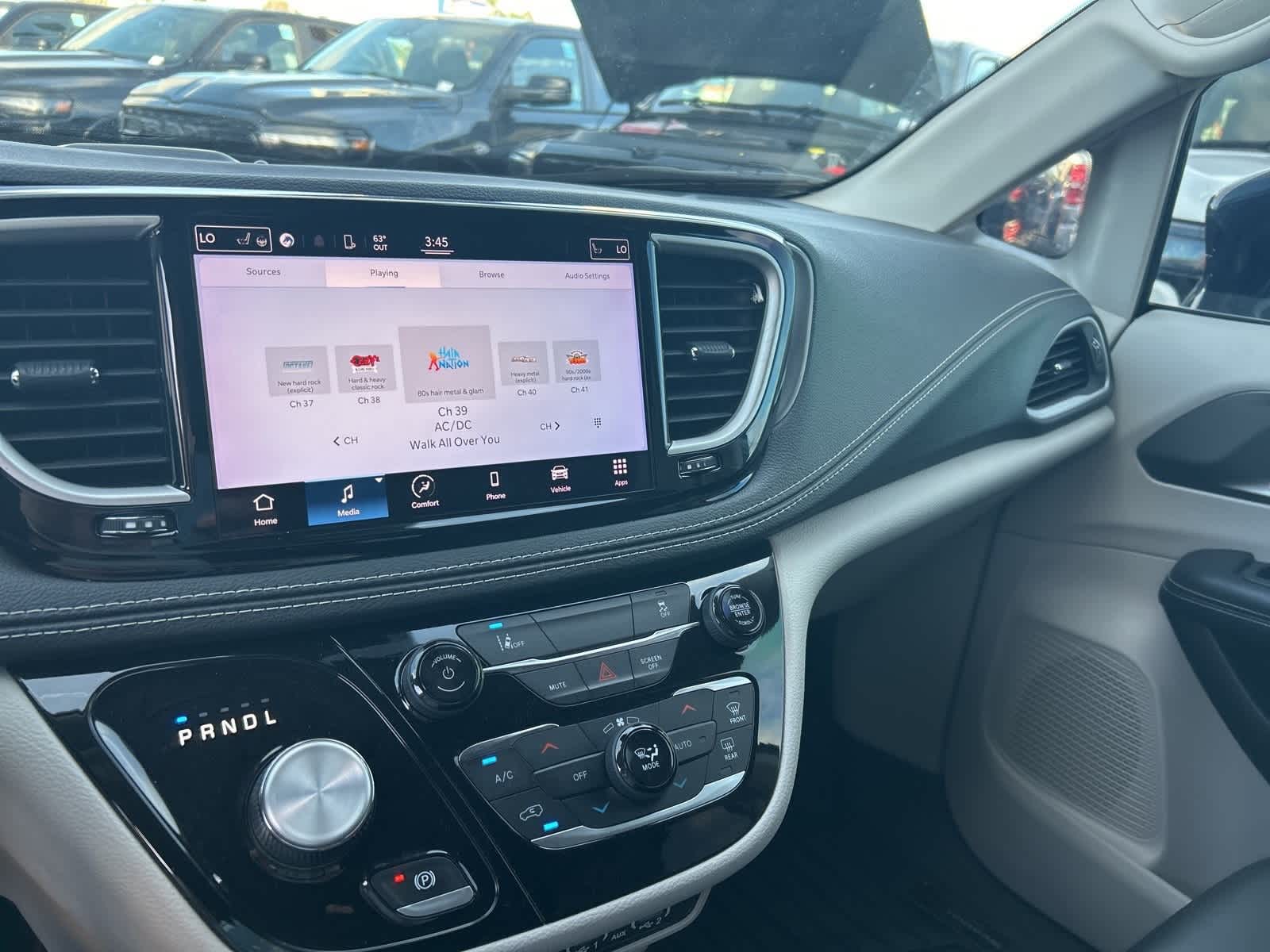 Thumbnail: 2022 Chrysler Pacifica - 44