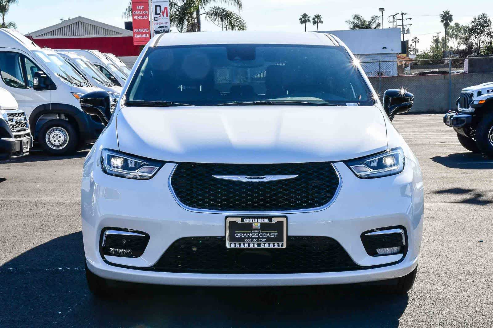 Thumbnail: 2026 Chrysler Pacifica - 2