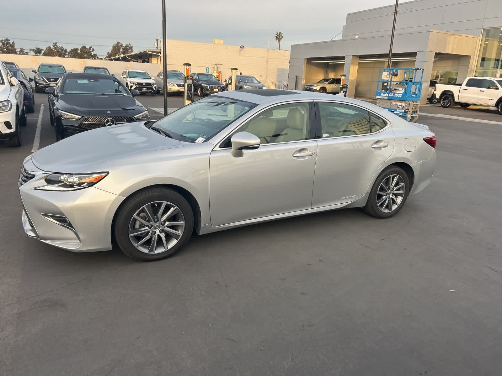 Thumbnail: 2016 Lexus ES - 3