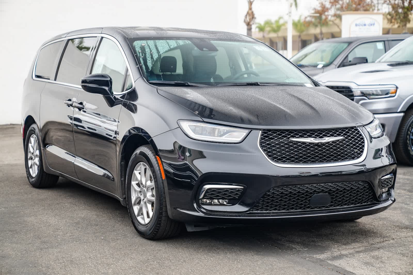 Thumbnail: 2024 Chrysler Pacifica - 3