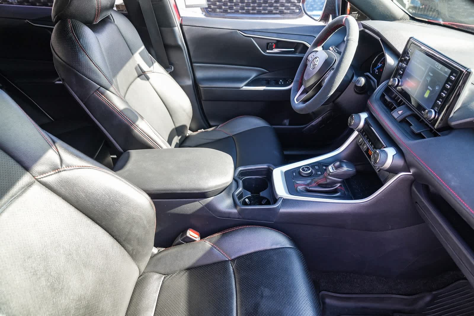 Thumbnail: 2021 Toyota RAV4 - 15