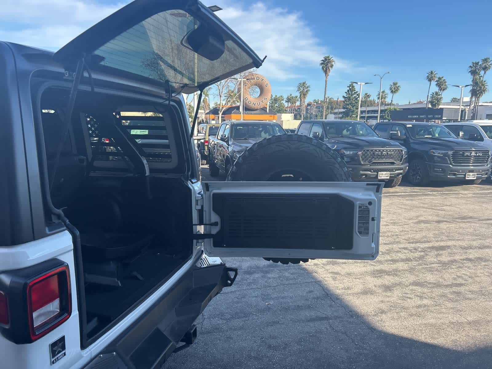 Thumbnail: 2019 Jeep Wrangler - 34