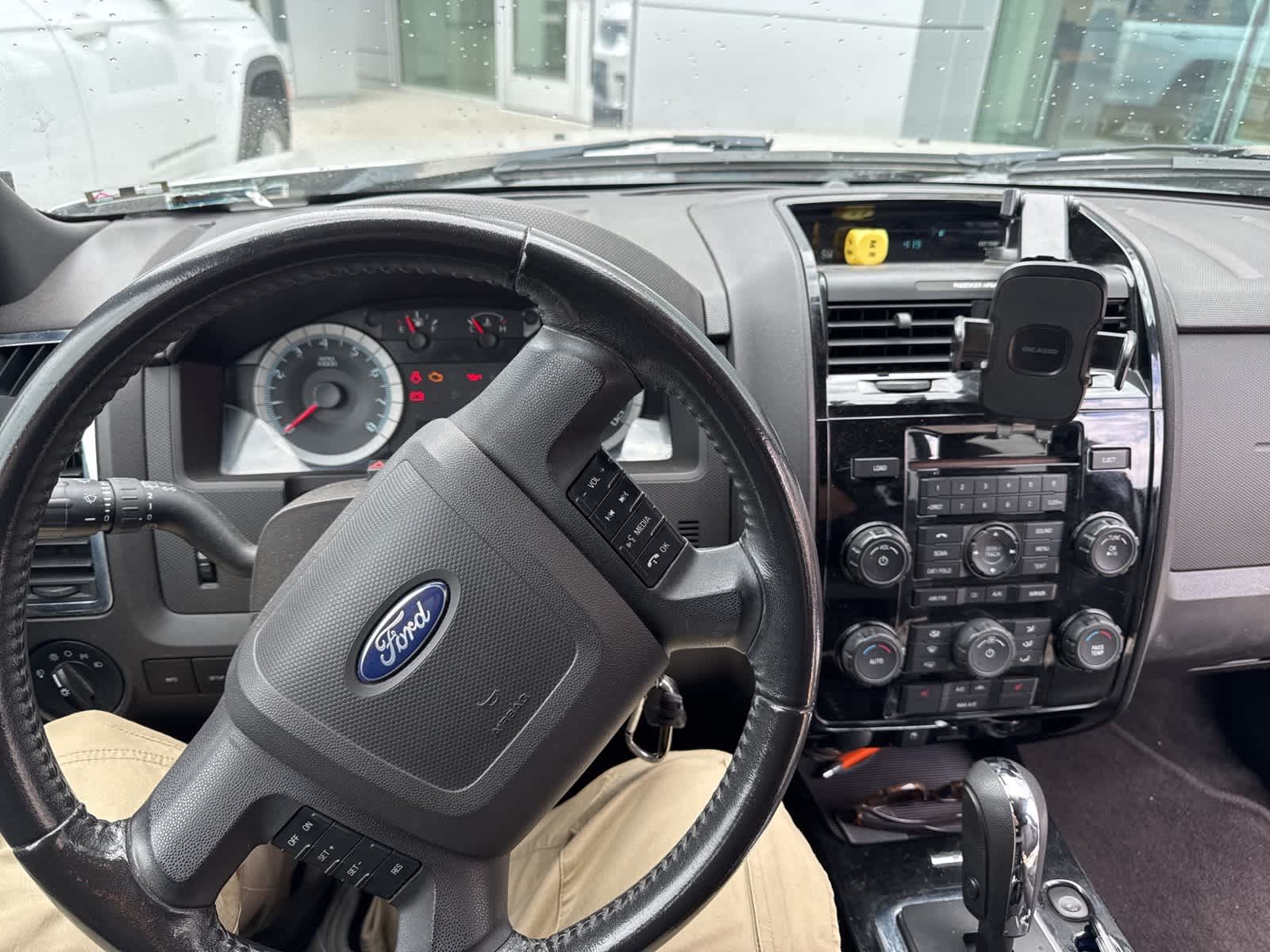 Thumbnail: 2010 Ford Escape - 11