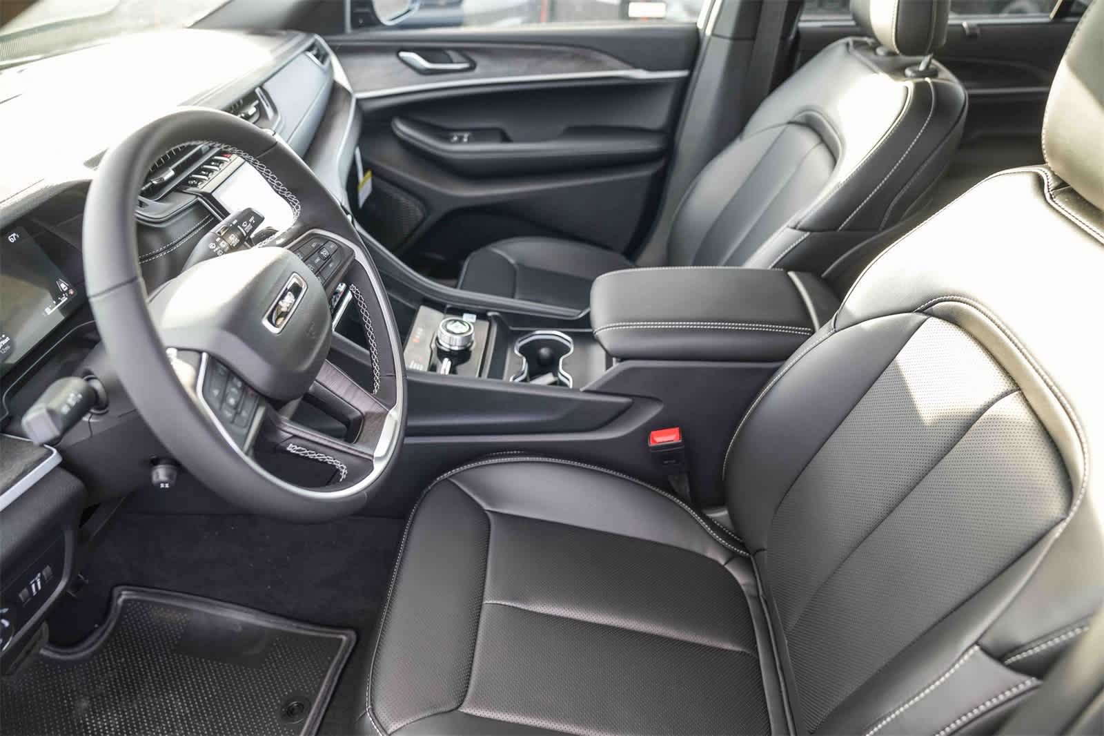 Thumbnail: 2025 Jeep Grand Cherokee - 18