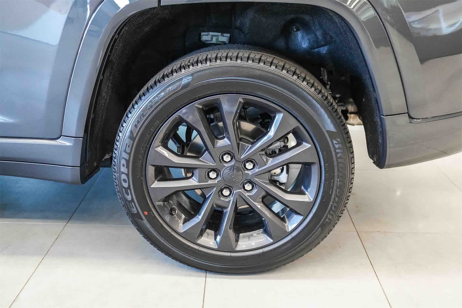 Thumbnail: 2026 Jeep Grand Cherokee - 10