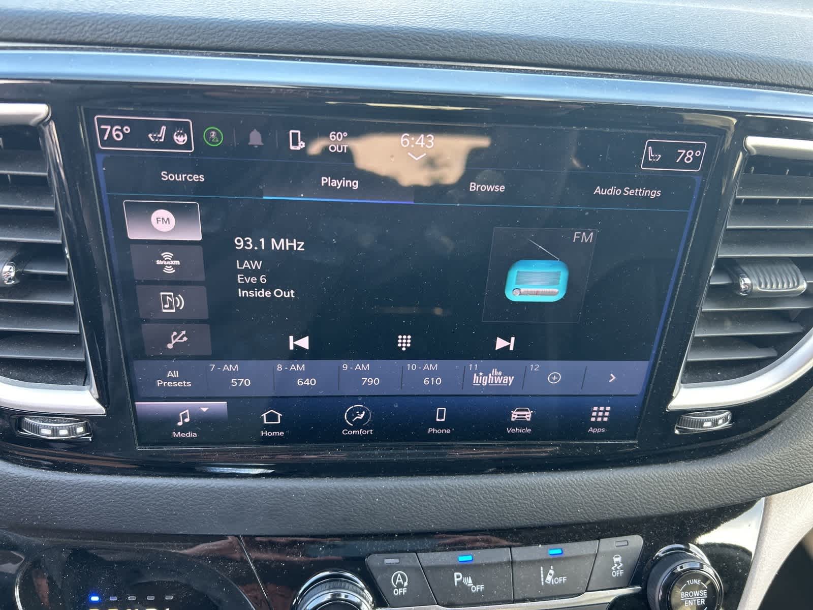 Thumbnail: 2023 Chrysler Pacifica - 26