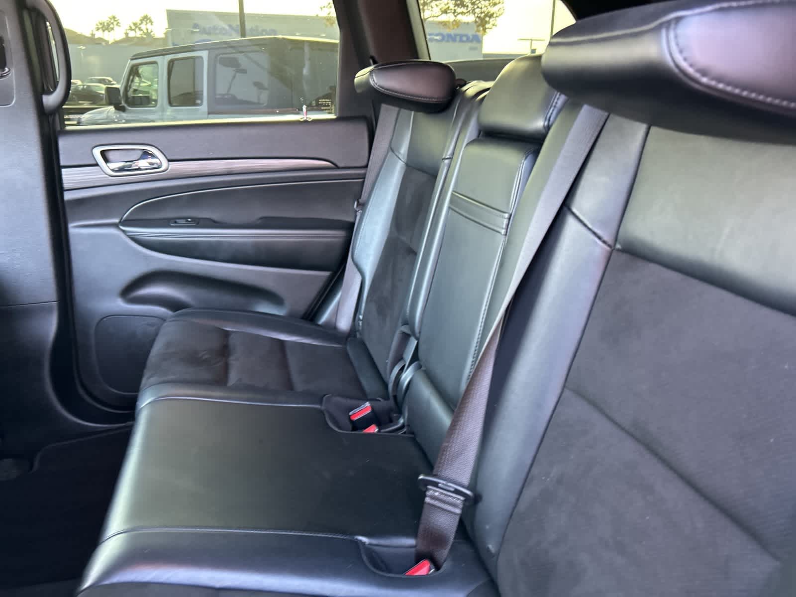 Thumbnail: 2019 Jeep Grand Cherokee - 17