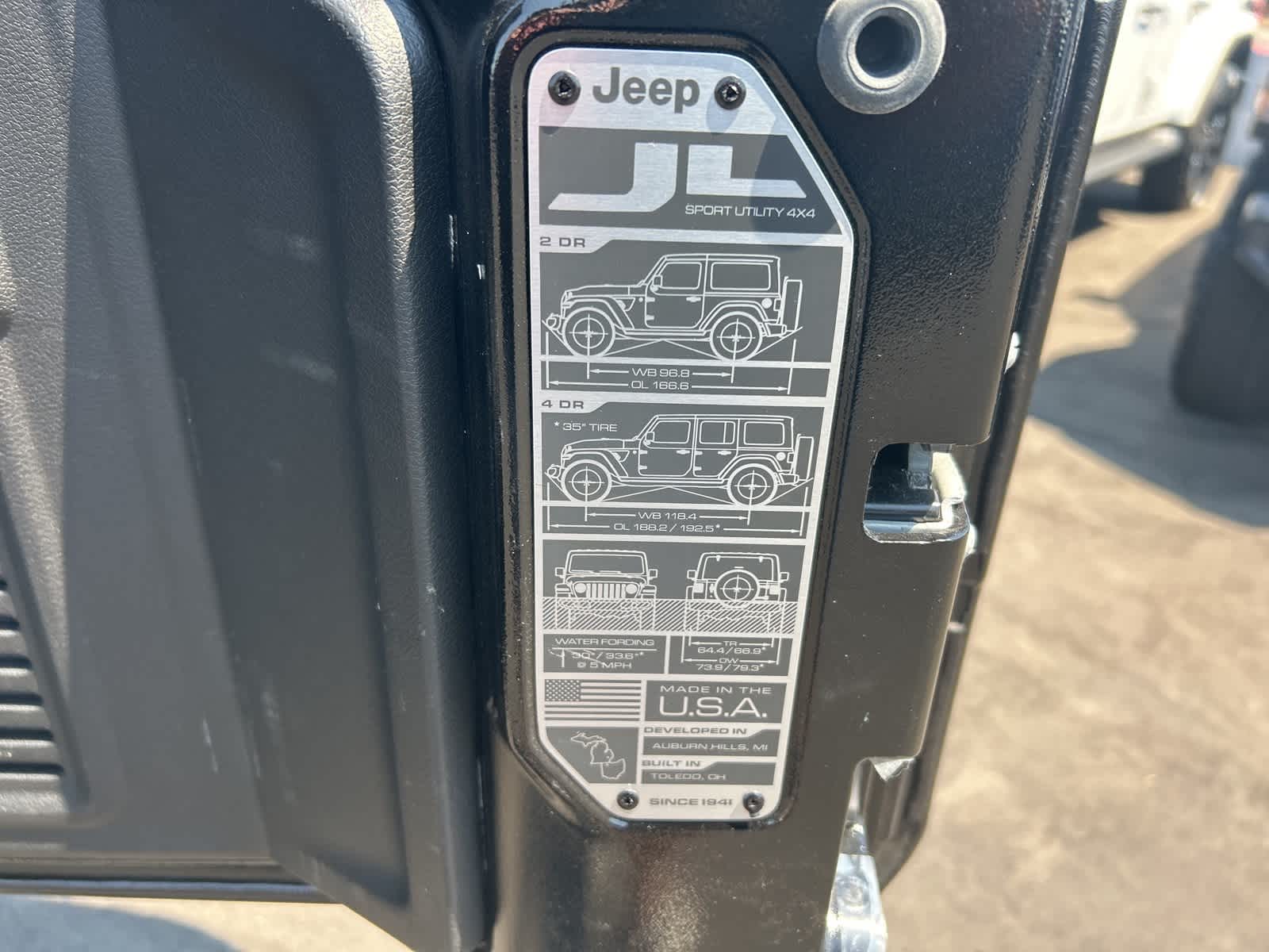 Thumbnail: 2022 Jeep Wrangler - 35