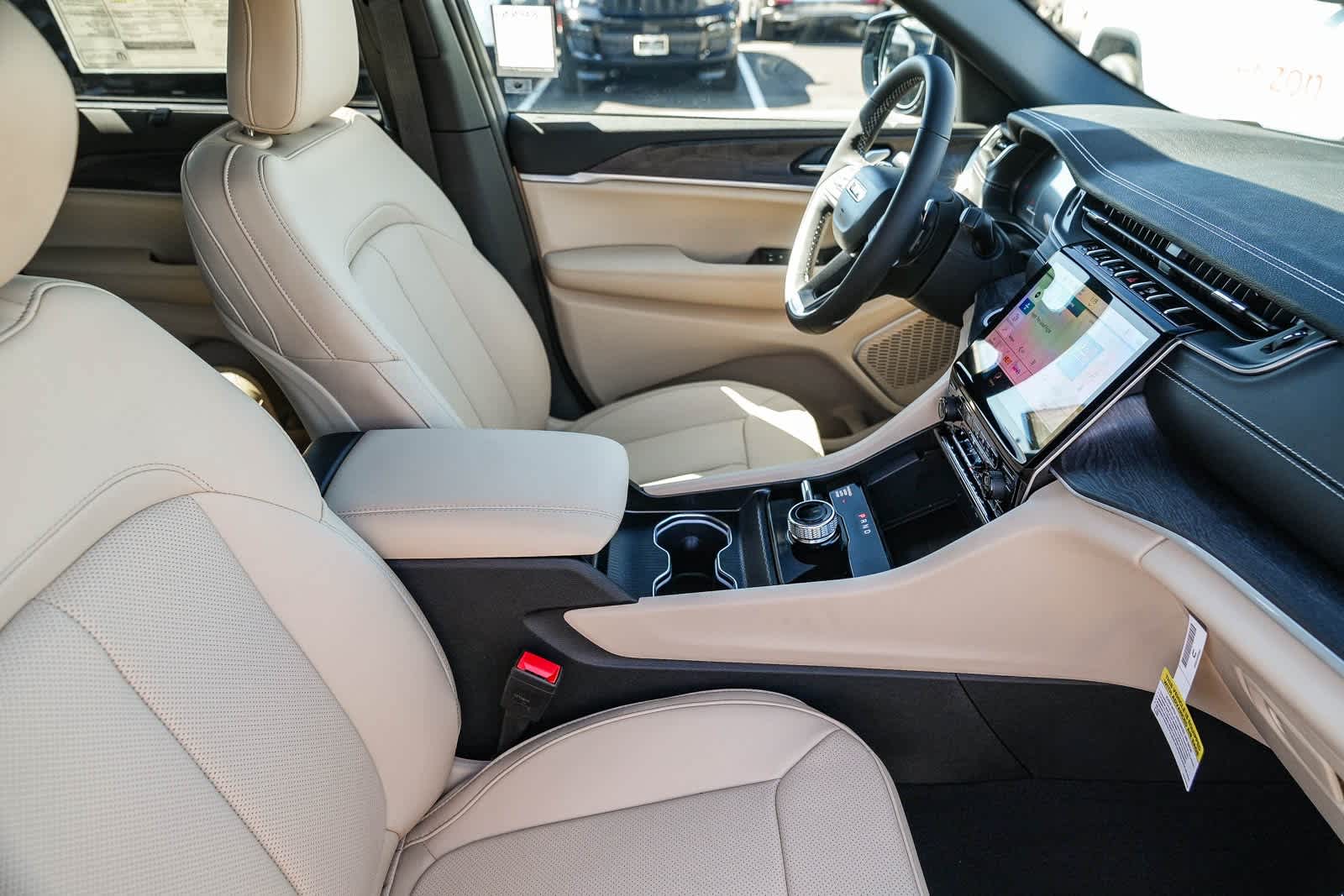 Thumbnail: 2025 Jeep Grand Cherokee - 18