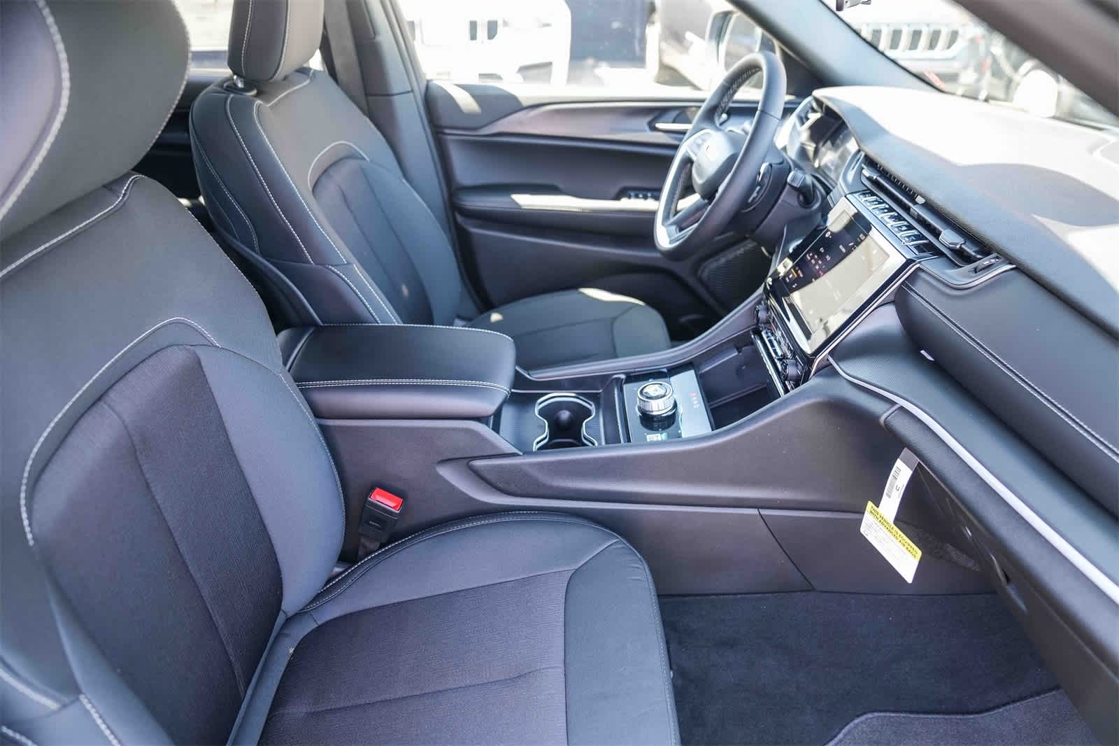 Thumbnail: 2025 Jeep Grand Cherokee - 17