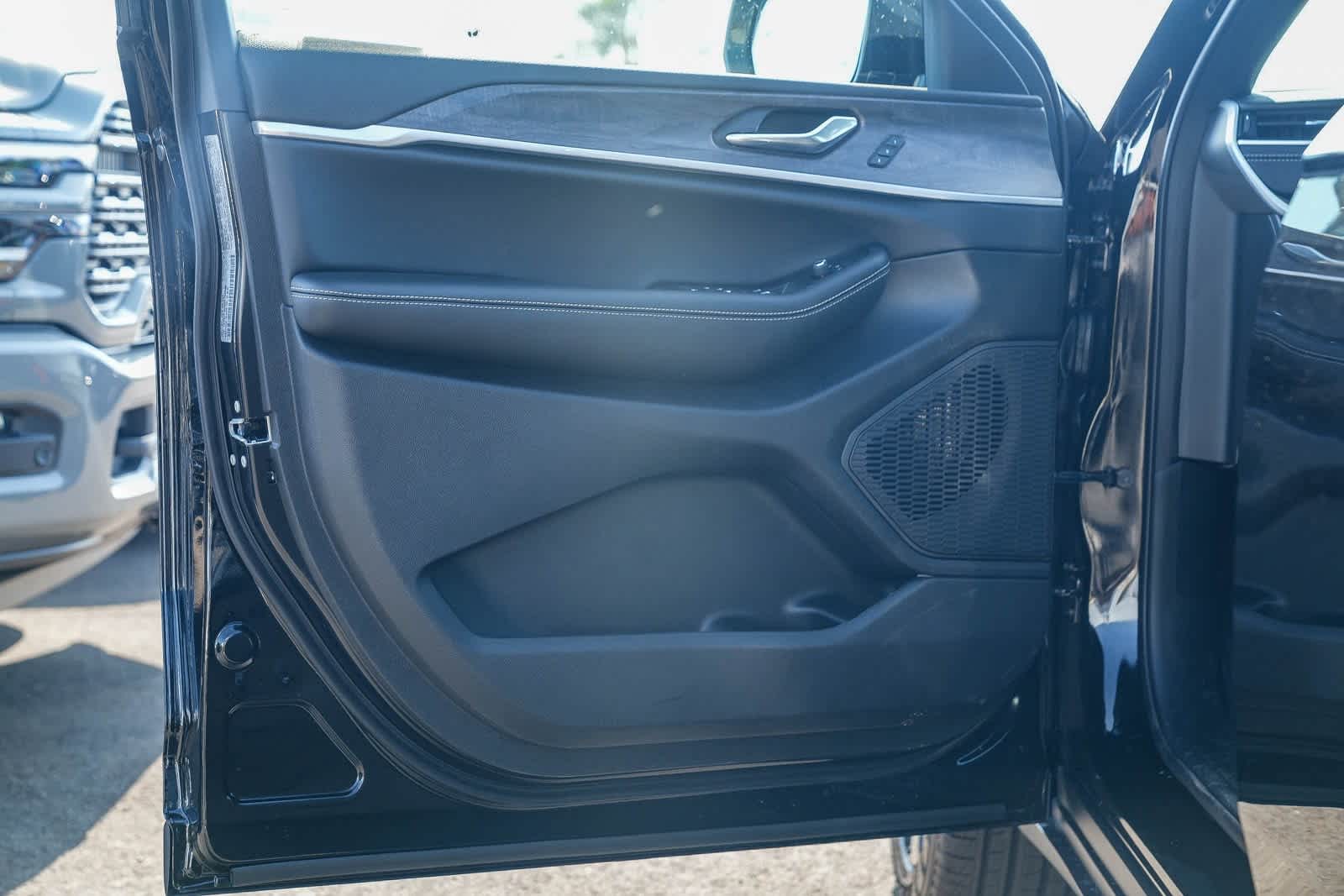 Thumbnail: 2025 Jeep Grand Cherokee - 21