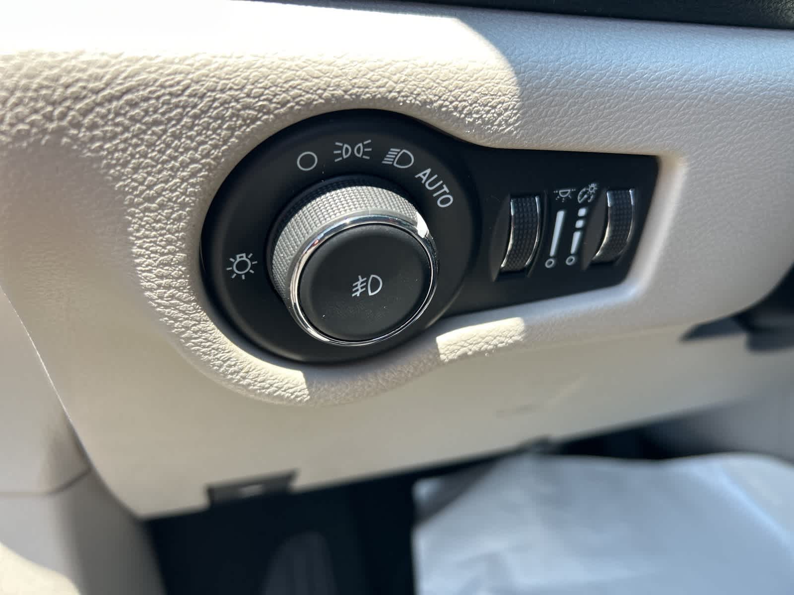 Thumbnail: 2022 Chrysler Pacifica - 30