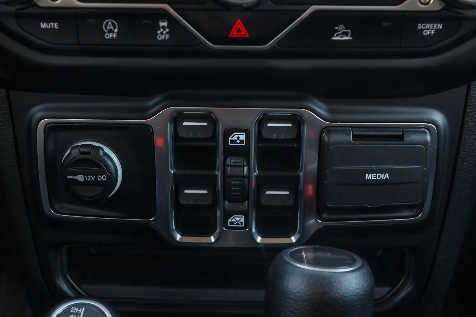 Thumbnail: 2022 Jeep Gladiator - 15