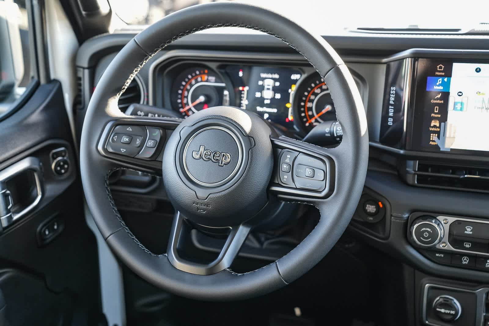 Thumbnail: 2026 Jeep Gladiator - 16