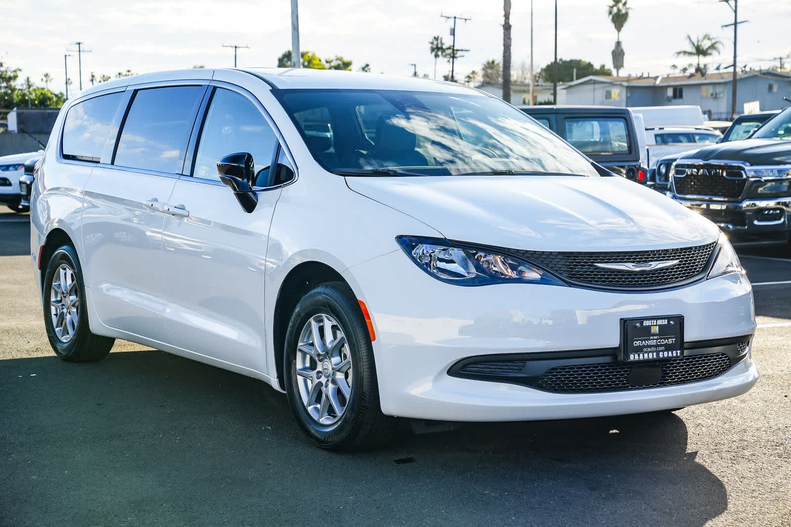 Thumbnail: 2026 Chrysler Voyager - 3