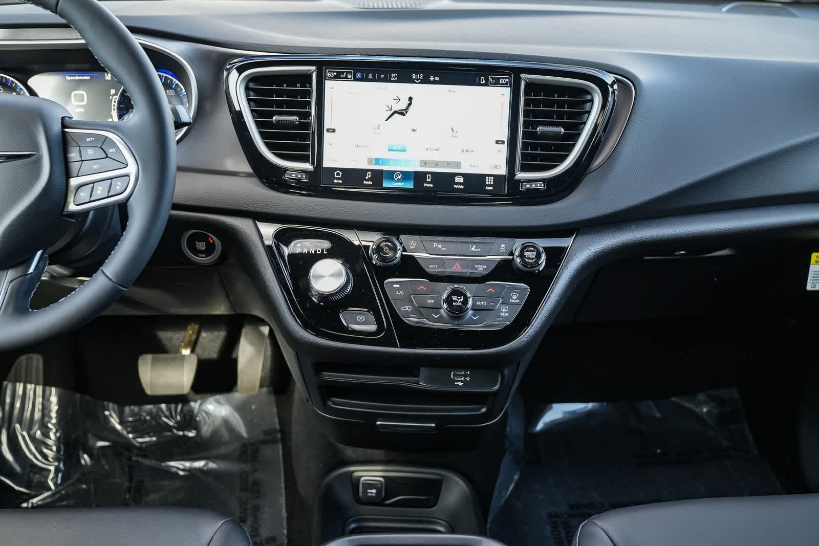 Thumbnail: 2026 Chrysler Voyager - 14