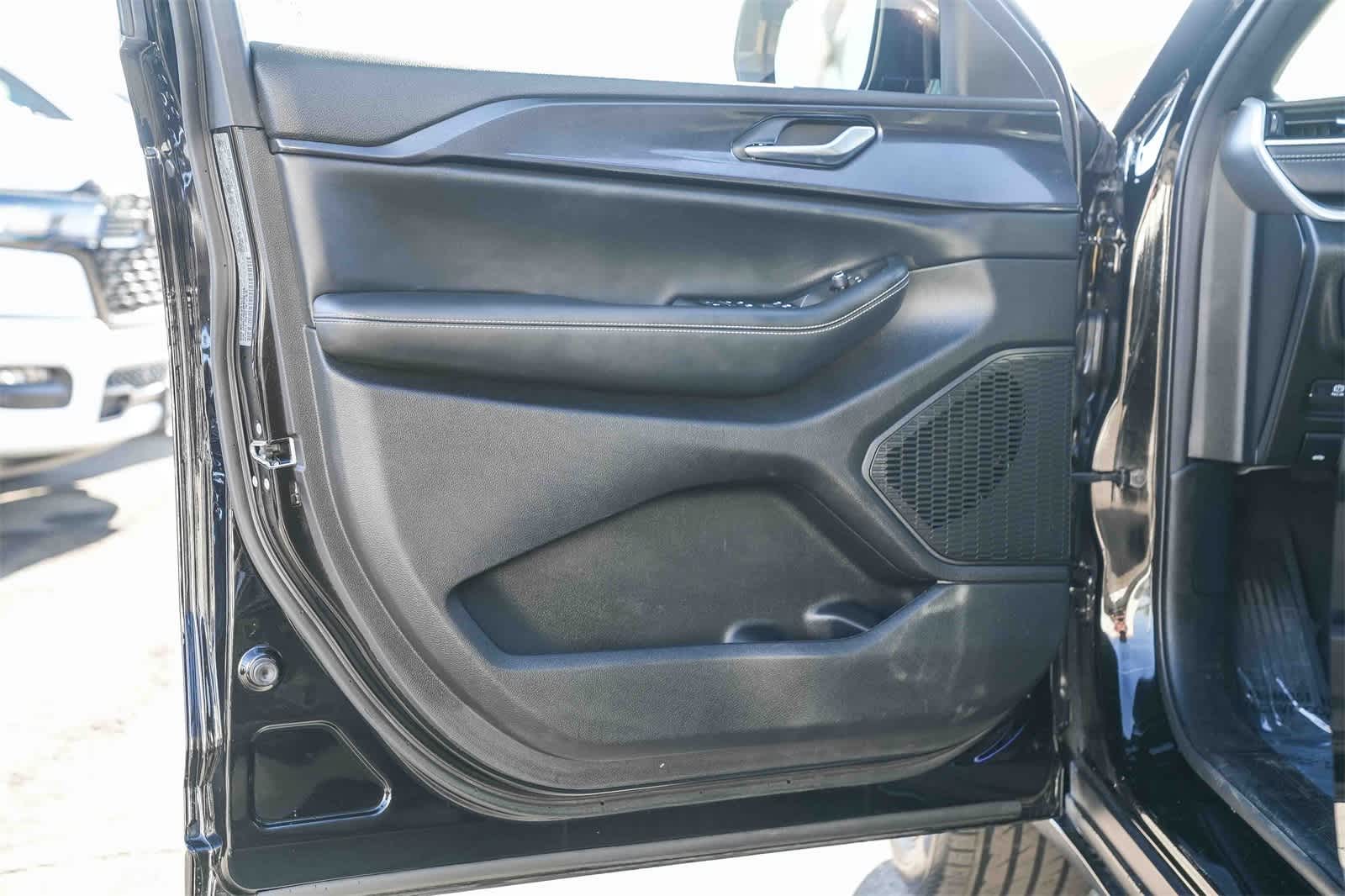 Thumbnail: 2023 Jeep Grand Cherokee - 17