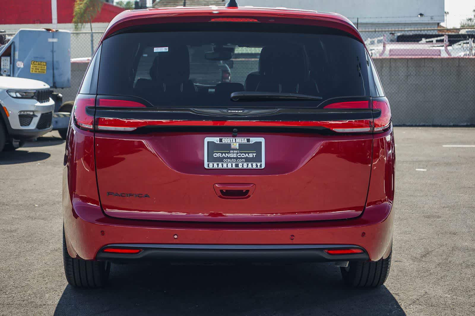 Thumbnail: 2026 Chrysler Pacifica - 5