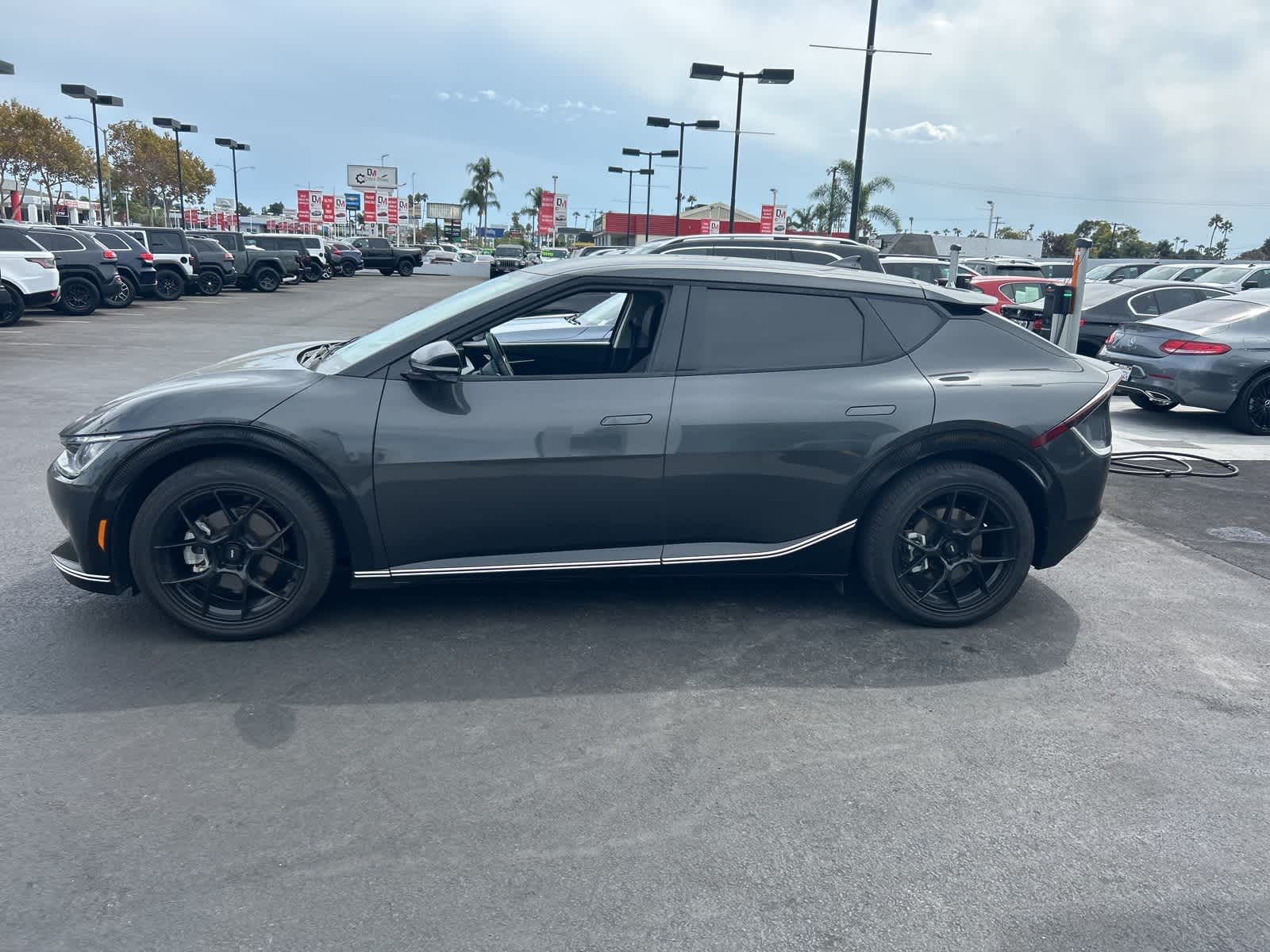 Thumbnail: 2022 Kia EV6 - 3