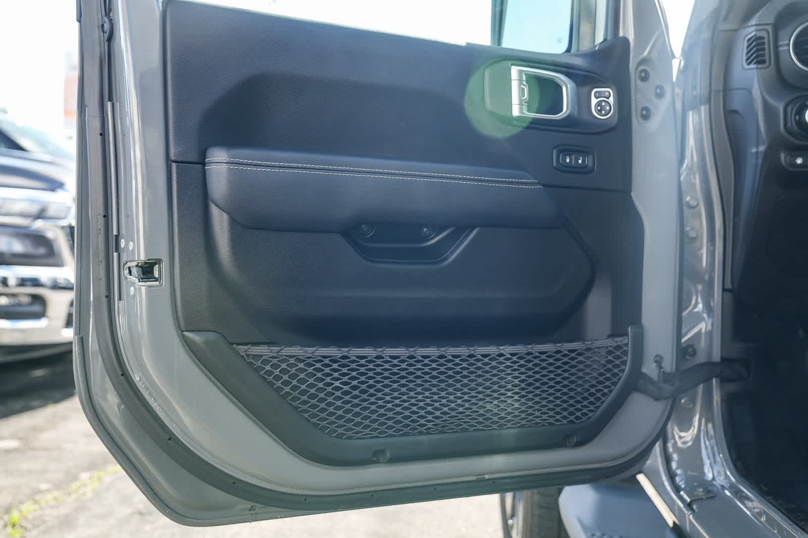 Thumbnail: 2023 Jeep Wrangler - 19