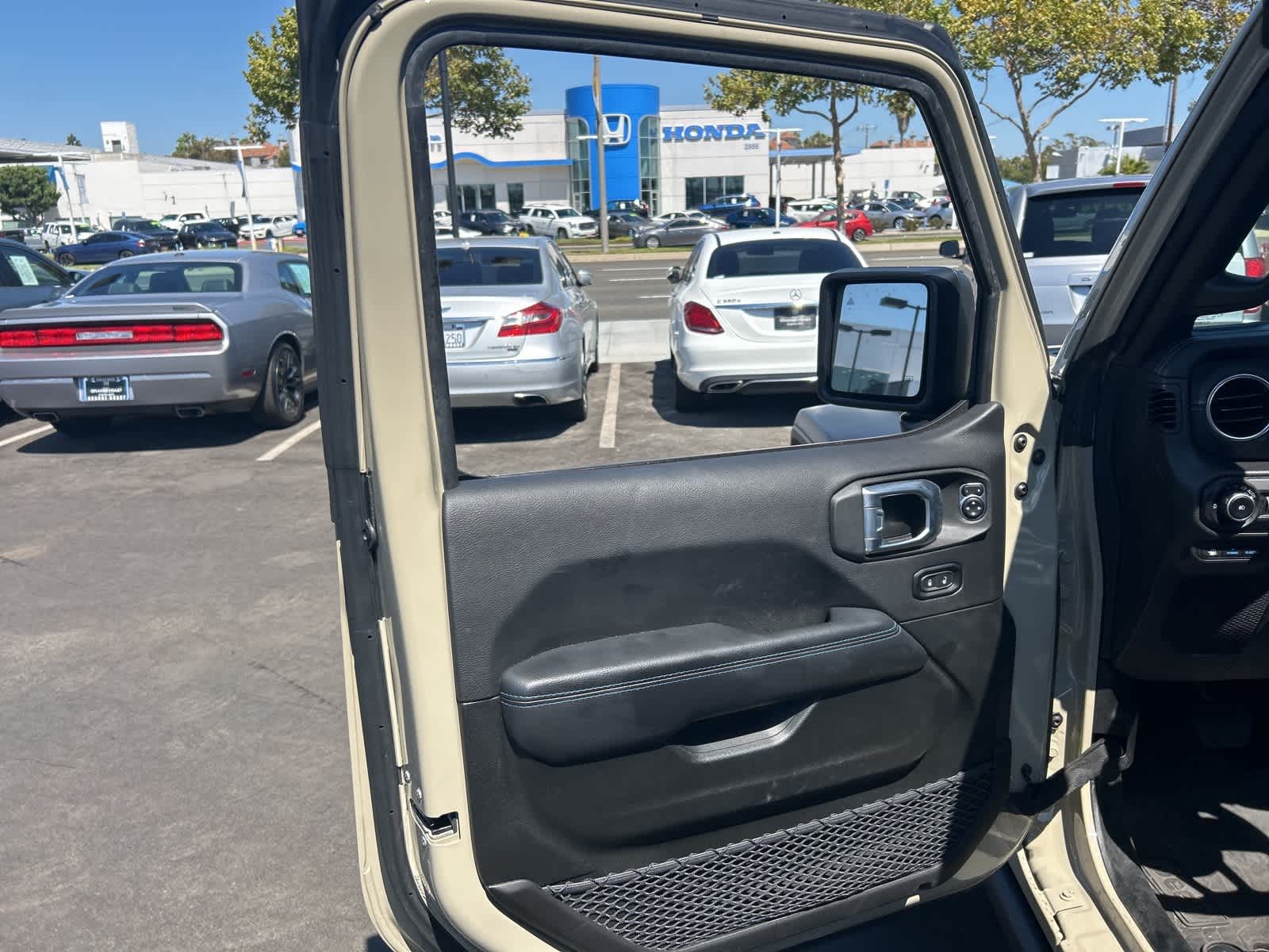 Thumbnail: 2022 Jeep Wrangler - 29