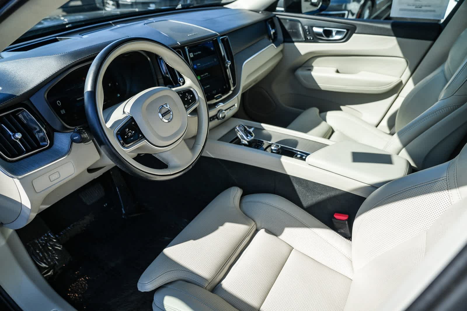 Thumbnail: 2023 Volvo XC60 - 17