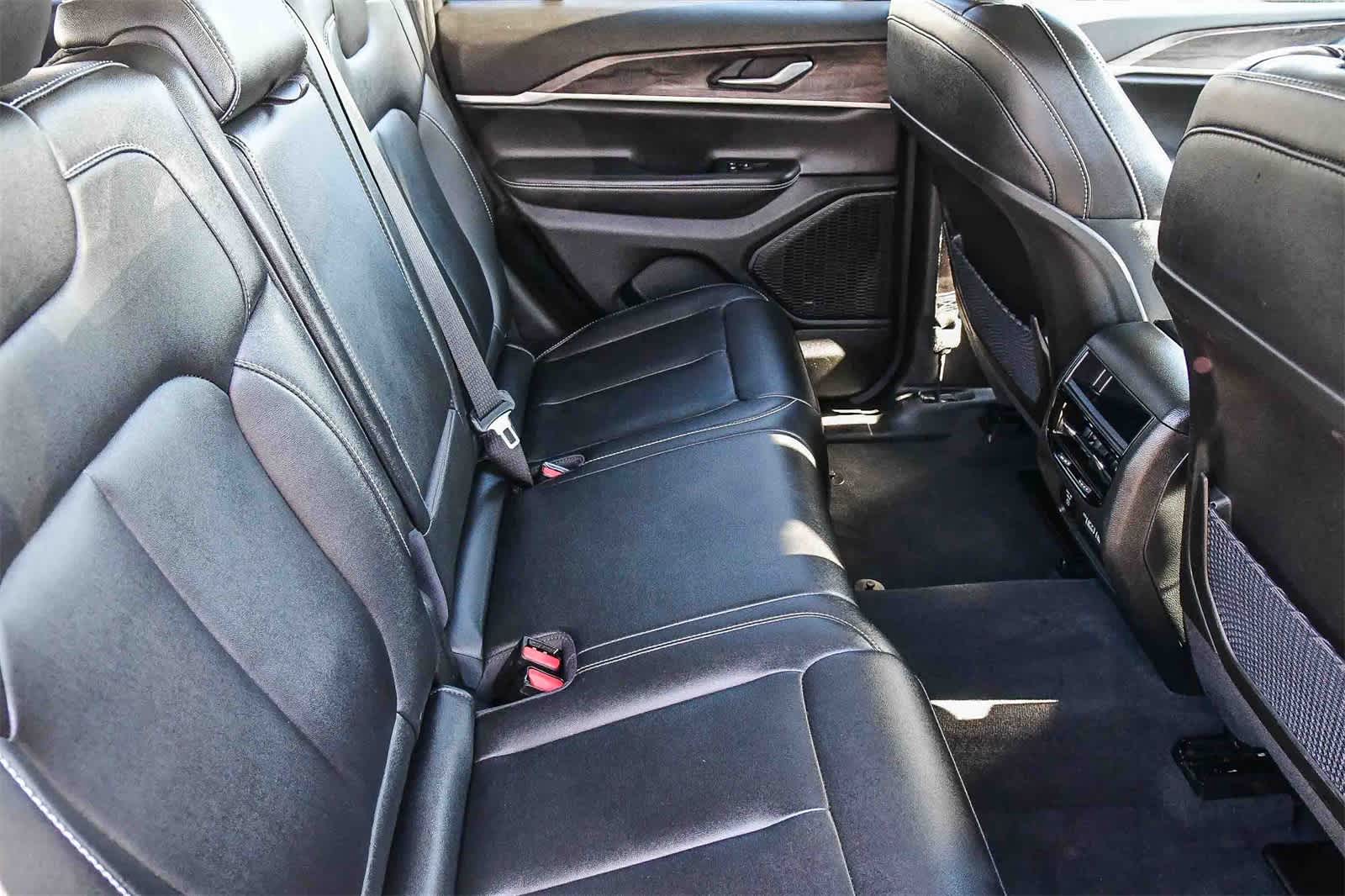 Thumbnail: 2023 Jeep Grand Cherokee - 16