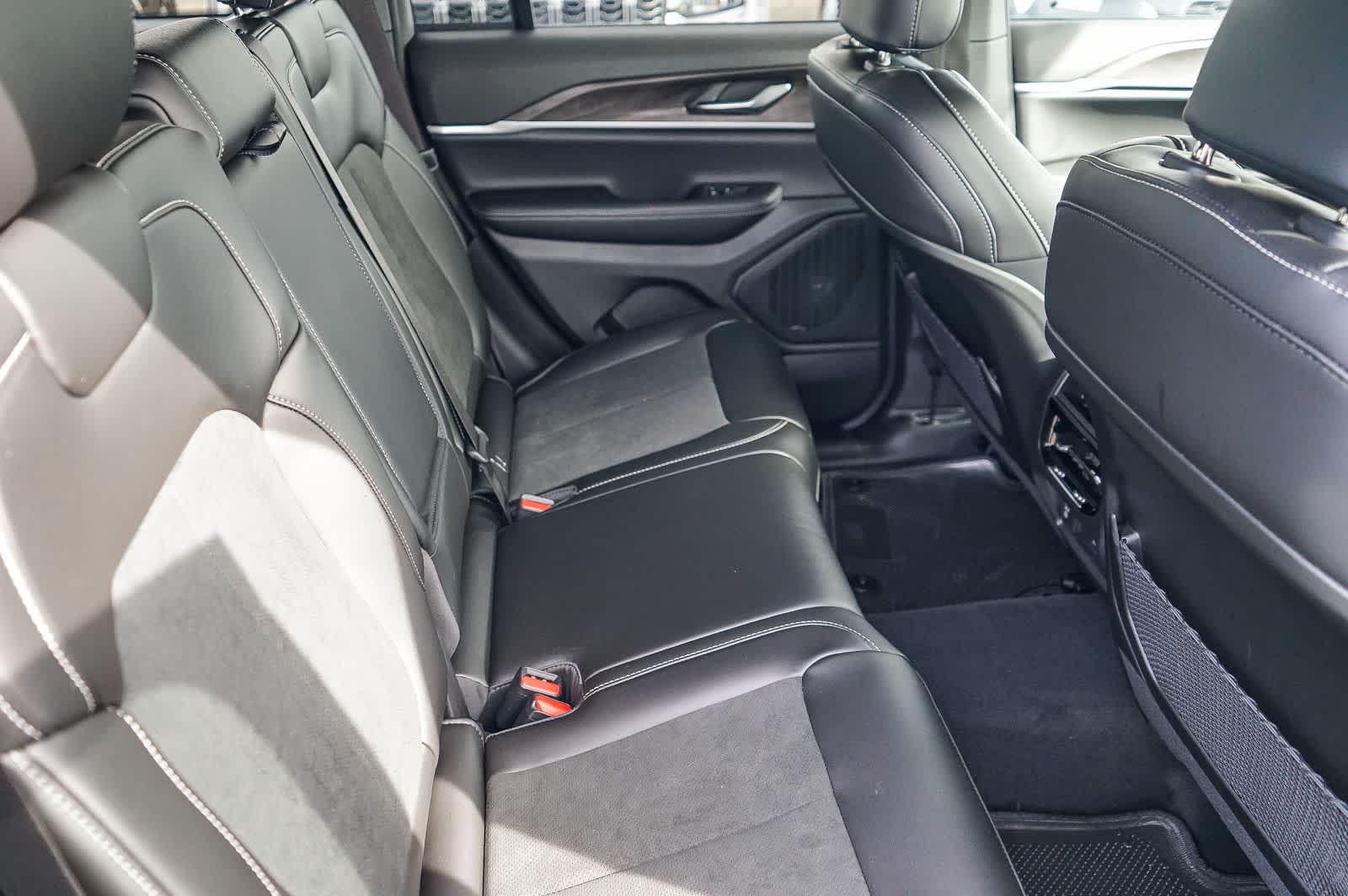 Thumbnail: 2026 Jeep Grand Cherokee - 18