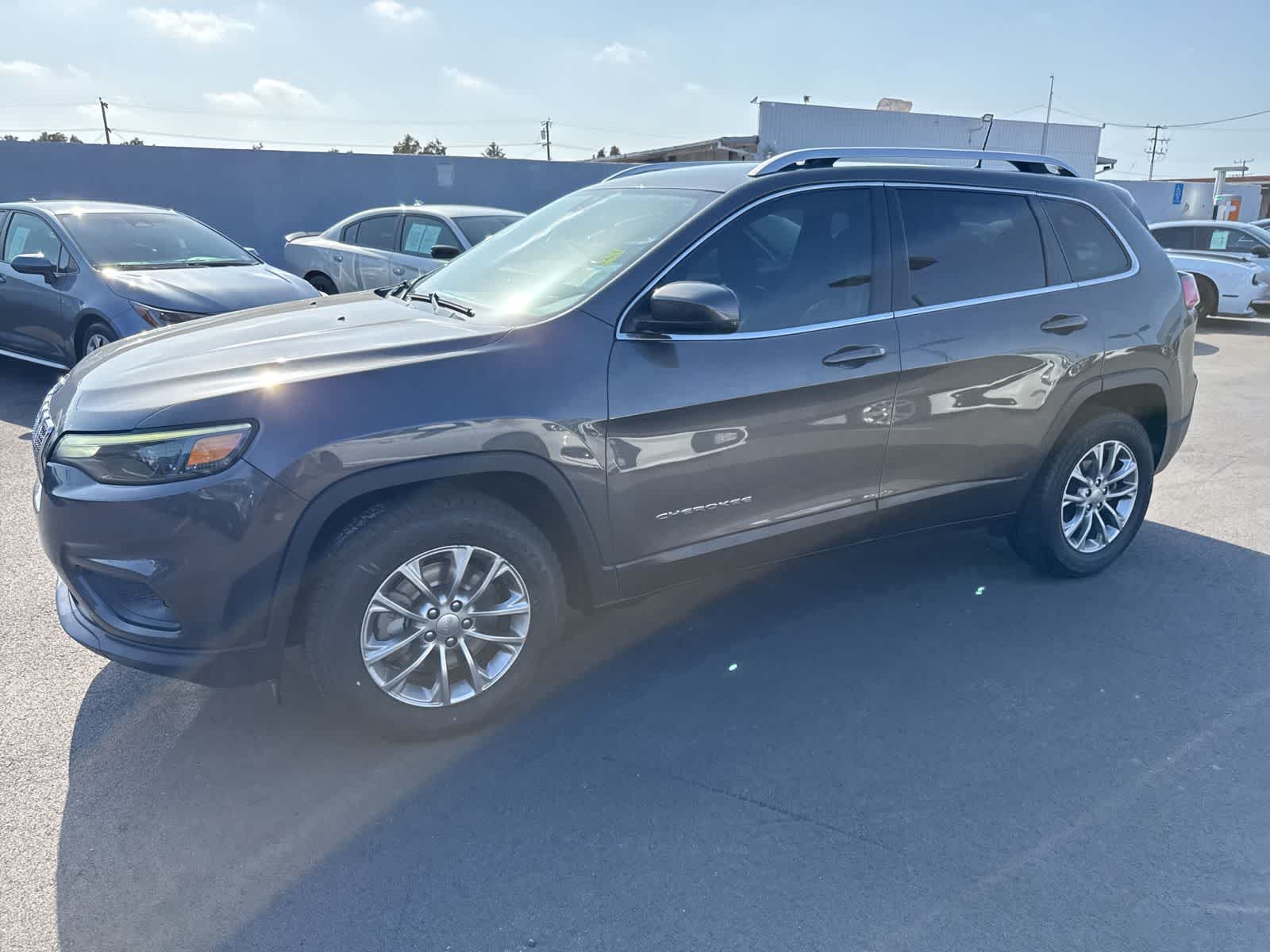 Thumbnail: 2019 Jeep Cherokee - 11