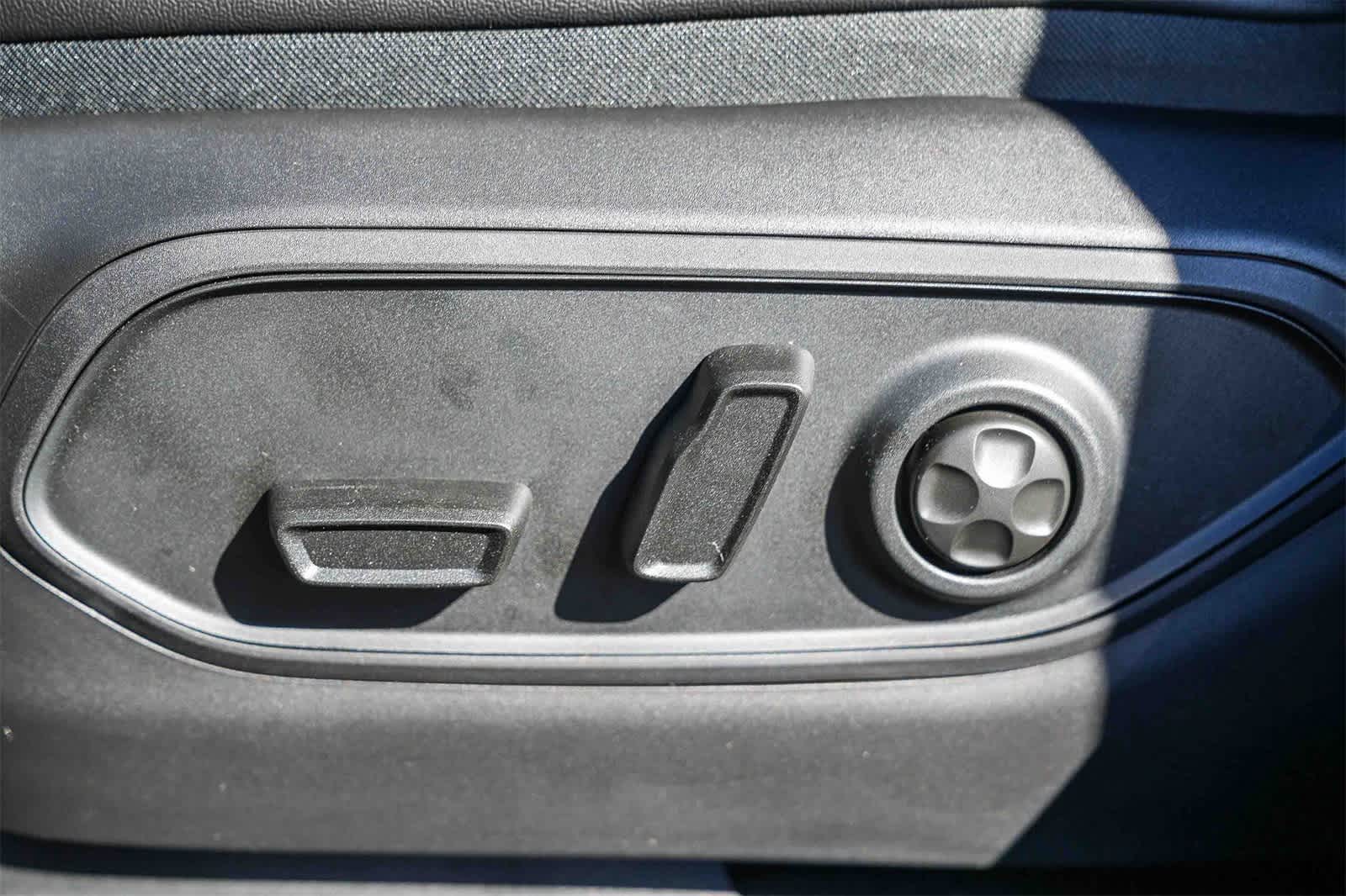 Thumbnail: 2025 Jeep Grand Cherokee - 21