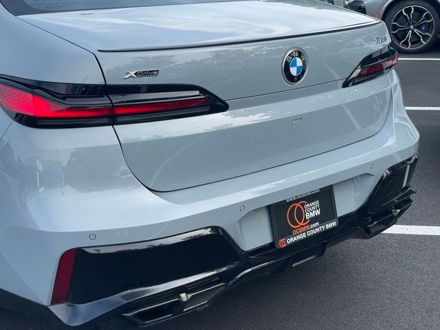 2025 BMW 7 Series 760i - Photo 36