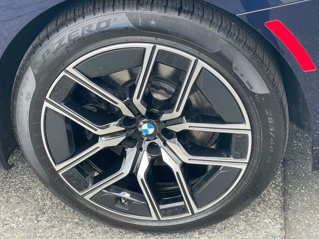 2026 BMW 7 Series 740i - Photo 31