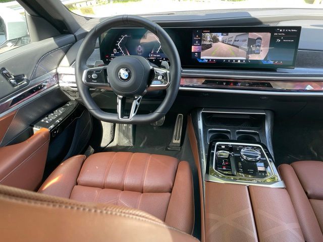 2026 BMW 7 Series 760i - Photo 9