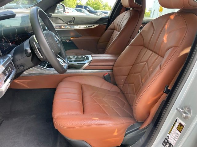 2026 BMW 7 Series 760i - Photo 6