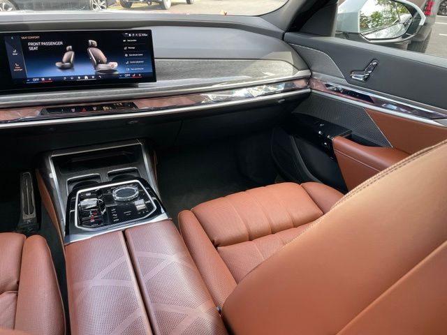 2025 BMW 7 Series 760i - Photo 11