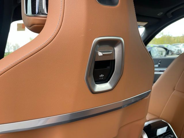 2026 BMW 7 Series 740i - Photo 9