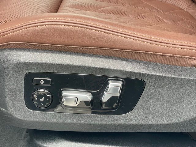 2026 BMW X7 40i - Photo 14