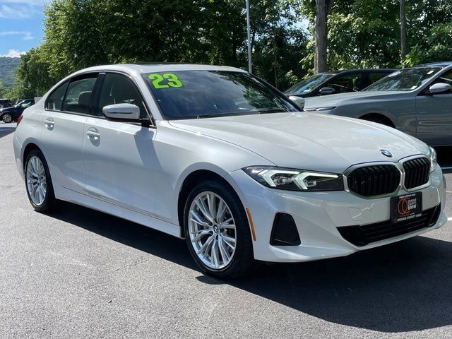 2023 BMW 3 Series 330i - Photo 3