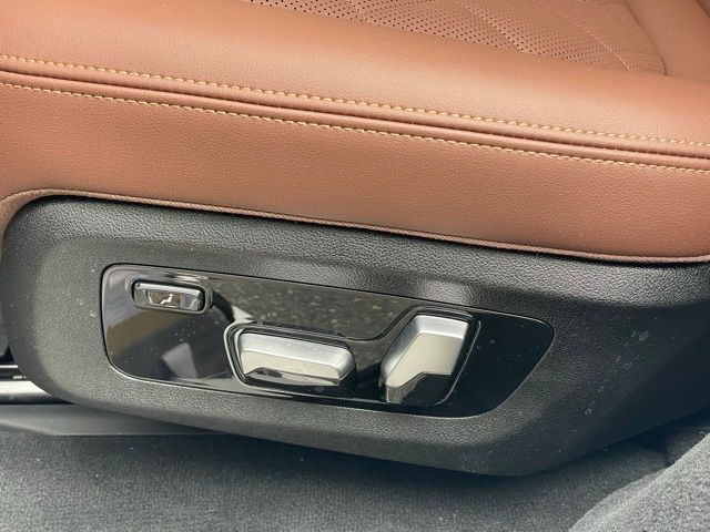 2026 BMW X7 40i - Photo 8
