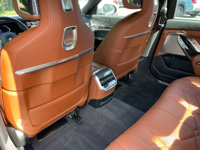 2026 BMW 7 Series 760i - Photo 8