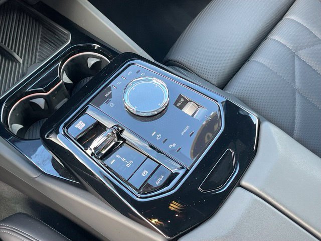 2026 BMW 5 Series 550e - Photo 20