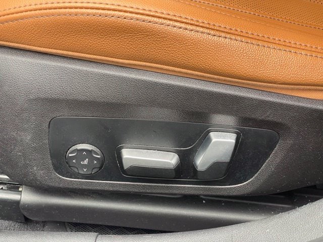 2023 BMW 3 Series 330i - Photo 12