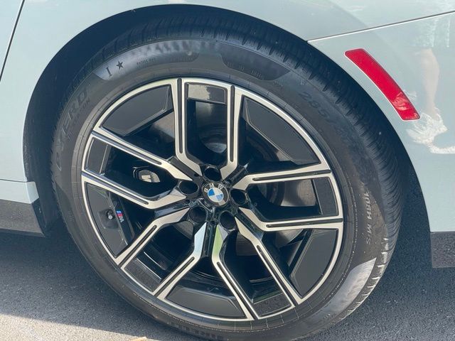 2026 BMW 7 Series 760i - Photo 28