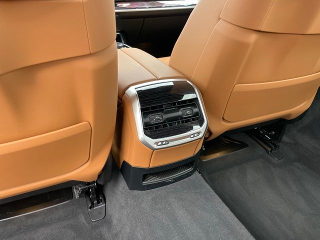 2026 BMW 7 Series 740i - Photo 10